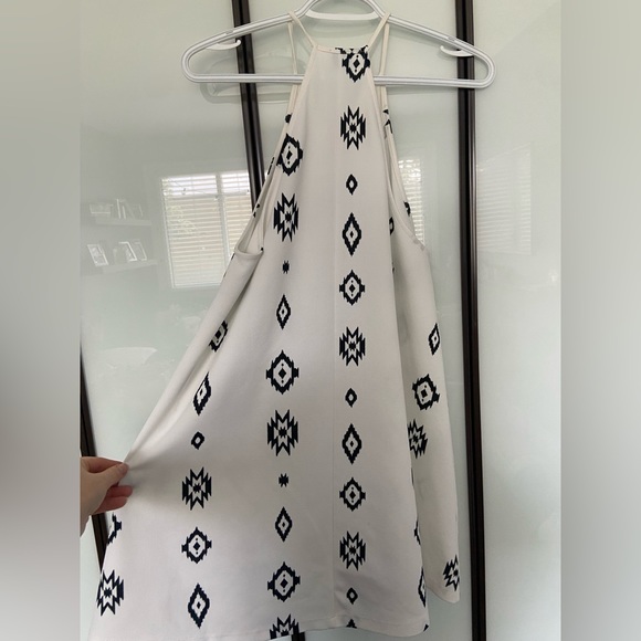 Fun summer flowy dress - Picture 1 of 3